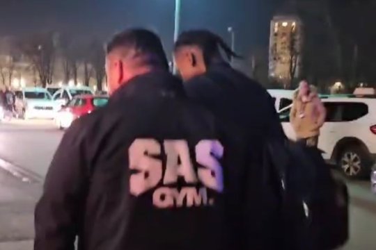 Imaginea serii de la FCSB - Lyon! Un jucător al roș-albaștrilor a fost uitat la stadion și a alergat pentru a prinde autocarul