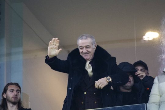 ”Să îi temperăm în prostia lor dumnezeiască, Gigi Becali nu a bătut pe nimeni, doar ciurucurile! Îi transmitem idiotului că dacă joacă 100 de ori, nu învinge niciodată”