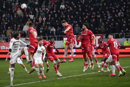 ”Salarii de 20.000 de euro” pe lună și ”buget de primele 5” la clubul din SuperLiga aflat în insolvență. Dezvăluiri din culise: ”Niciodată nu s-a mai întâmplat așa ceva!”
