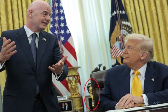 Obiectul bizar pe care Donald Trump îl are în birou: ”Este hilar pentru mine”. FIFA a negat că este adevărat