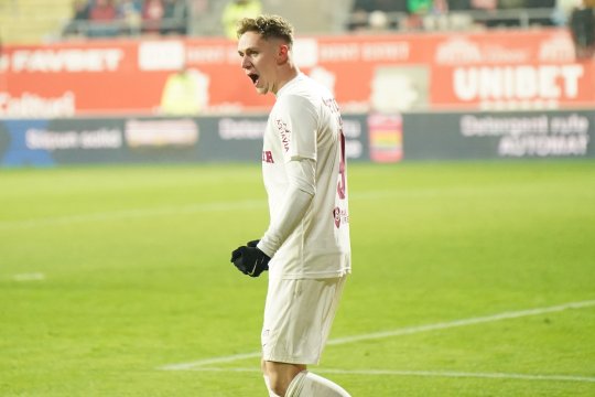 ”Dublă” pentru Louis Munteanu în primele minute ale partidei cu Gloria Buzău! CFR Cluj a beneficiat de penalty acordat cu ajutorul VAR-ului