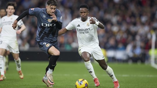 Ce i-a spus Vinicius lui Rațiu, după ce l-a avut adversar direct pe românul dorit de Barcelona