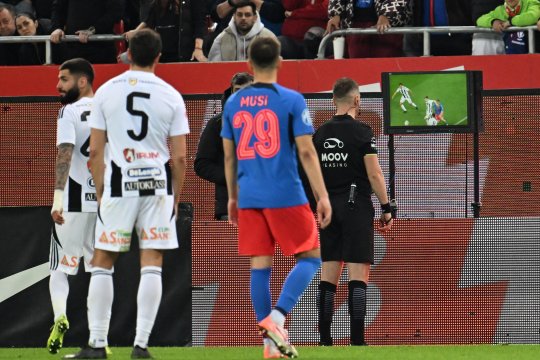 Arbitrul din România care ar fi protejat de FRF, după greșeli ”comandate”. Acuzații grave: ”Nu se atinge nimeni de el pentru că face ce i se spune!” / ”Sunt legături politice”