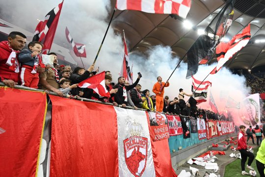 Fără să știe cum arată, fanii lui Dinamo dau năvală să își cumpere noile tricouri