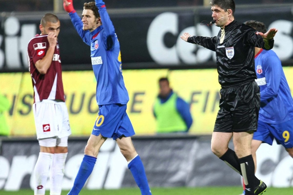 Florin Lovin și Alexandru Deaconu, în timpul celebrului Rapid - FCSB care a dus la cazul ”Bricheta”