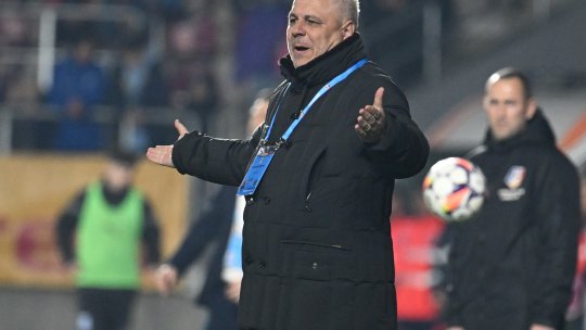 Șumudică, impresionat de gestul făcut de o micuță fană a giuleștenilor. Ce a primit în dar antrenorul Rapidului