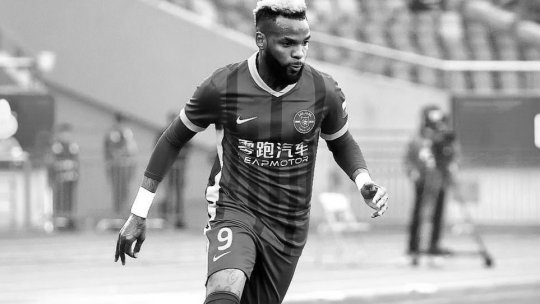 Aaron Boupendza ar fi murit în China. Fostul jucător al Rapidului ar fi căzut de la etajul 11