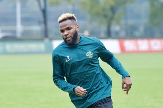 Prima imagine de la locul în care ar fi căzut de la etaj Aaron Boupendza