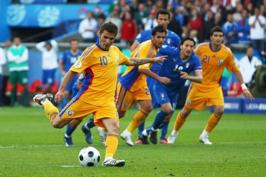 Membrul Generației de Aur: ”România avea forța să prindă finala la Euro 2008! Cei de după noi erau poate mai buni, dar au avut atât de multă neșansă”