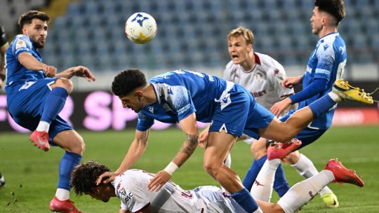 Cum arată și cât costă mingea oficială folosită în Cupa României, numită de rapidiști "pușcărie" și "un carton"