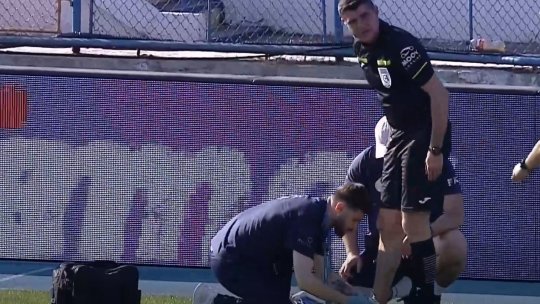 Imagini de colecție în SuperLiga: arbitrul asistent a primit îngrijiri pe marginea terenului! Ce se întâmplase