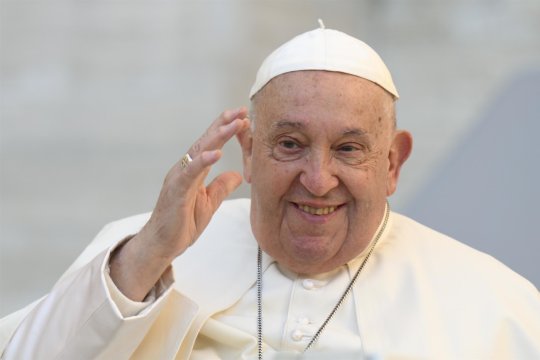 Singurul patron din Liga 1 care l-a vizitat recent pe Papa Francisc. Ce cadou i-a făcut Suveranului Pontif