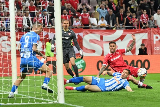 Dinamo - Universitatea Craiova 0-2. Baiaram și Mitriță le aduc oltenilor o victorie esențială în bătălia pentru titlu!