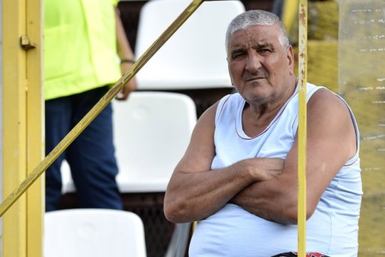 Rică Răducanu, apariție de senzație la un meci: ”Avea tricoul până la buric, îi ieșea un testicul”. S-a lăsat cu bătaie generală: ”Parcă era un elefant între bibelouri! L-a luat poliția”