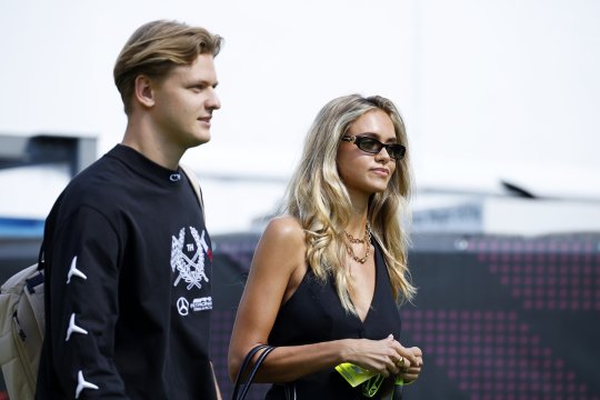 Milionarul care s-a înscris pe un site de matrimoniale imediat după ce s-a despărțit de iubita model