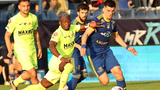 Nebunie în primul meci al zilei din SuperLiga! Eliminări controversate și gol anulat în prelunigiri