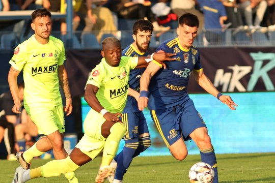 Nebunie în primul meci al zilei din SuperLiga! Eliminări controversate și gol anulat în prelunigiri