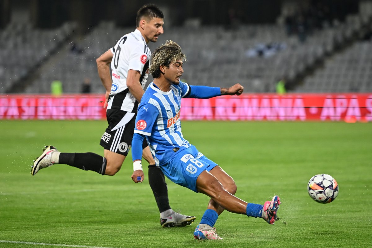 Universitatea Craiova este pe locul 2 în campionat, iar Universitatea Cluj, pe 4, înaintea acestui joc