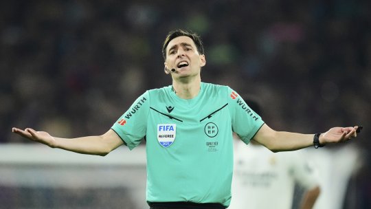 Câți bani a câștigat De Burgos după ce a condus Barcelona - Real Madrid