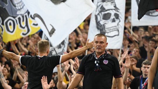 Gheorghe Mustață și fanii FCSB-ului, agresivi cu un jurnalist care îi filma înaintea plecării spre stadion. Cum s-a terminat totul