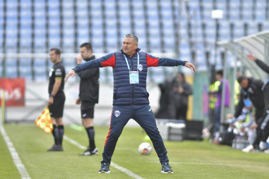 Ilie Stan s-a dezlănțuit la adresa unui suporter! Omologul Leo Grozavu a intervenit pentru a-l calma