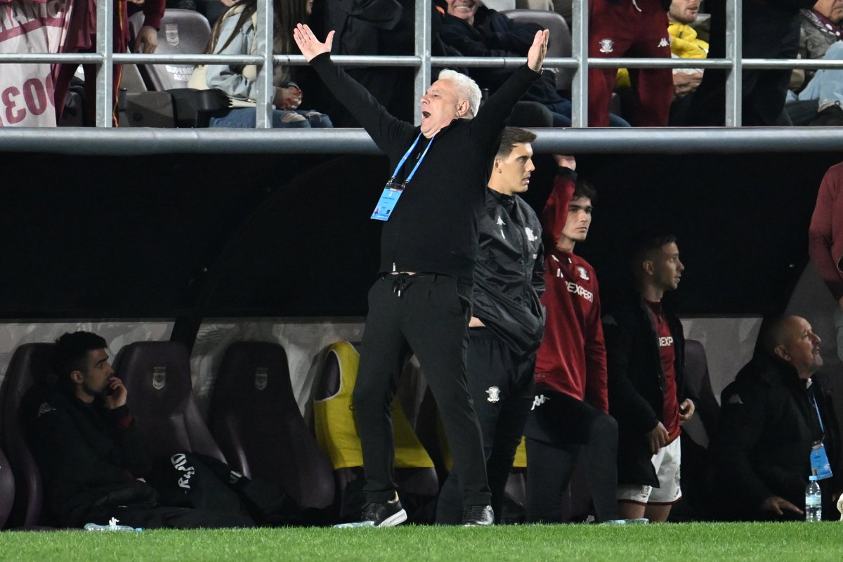 Șumudică a pus pe seama arbitrilor eșecul din derby-ul cu FCSB