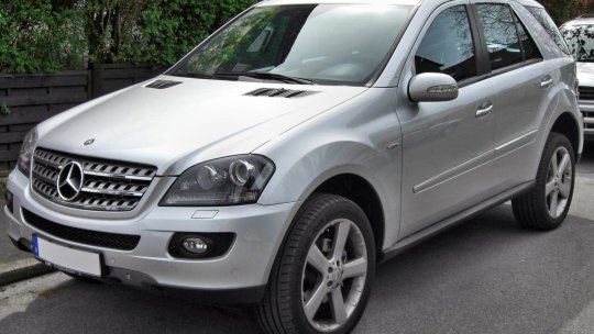 Vedeta din România și-a alimentat Mercedes-ul cu benzină în loc de motorină și a dezvăluit ce a pățit. Cât a mai putut să meargă