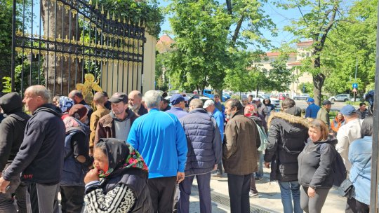 Zeci de oameni nevoiași s-au strâns la palatul lui Gigi Becali, după victoria obținută de FCSB cu Rapid