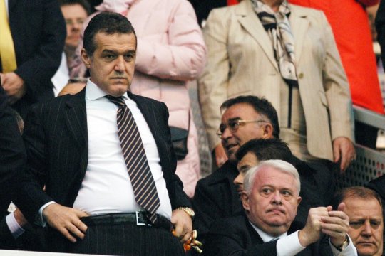 Antrenorul în fața căruia Gigi Becali ”nu sufla”. Scene absurde în vestiarul FCSB