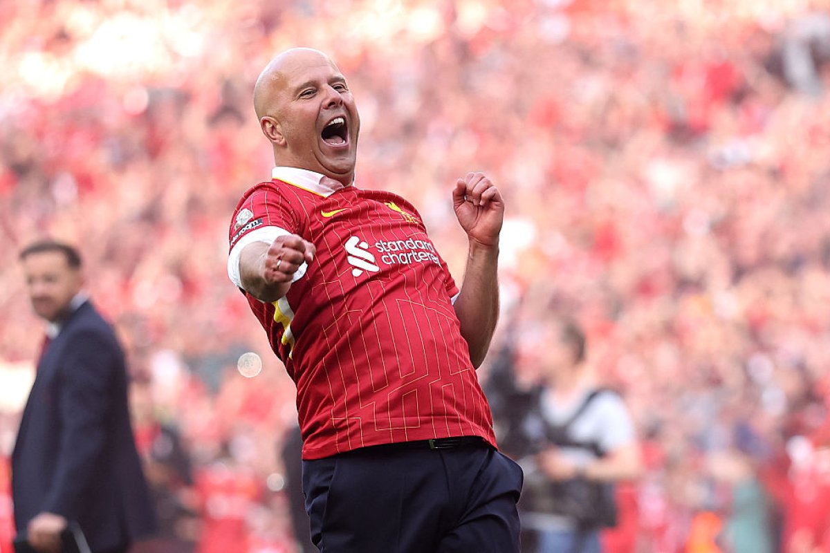 Arne Slot a cucerit titlul cu Liverpool în chiar primul său sezon pe Anfield