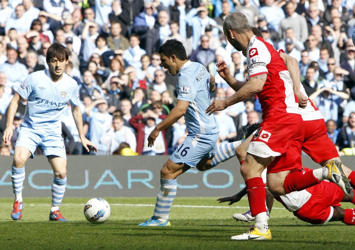 Momentul în care Aguero marchează golul decisiv care îi aducea titlul lui Manchester City în 2012
