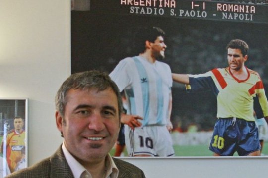 Ce nu se știe despre întâlnirea cu scântei Hagi - Maradona de la CM 1990. Ce s-a întâmplat când au ajuns față în față, la vestiare