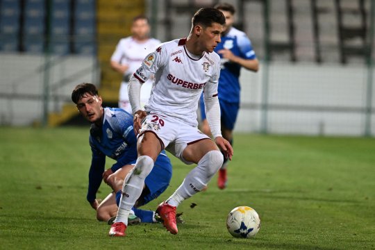 FRF, ironie subtilǎ la adresa clubului Rapid dupa ce Sumudica si Dobre s-au plans de mingile "de carton" din Cupa României