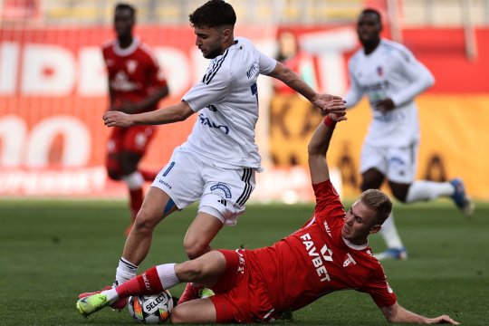 UTA Arad - FC Botoșani 1-0. Mpoku decide un meci nebun cu o reușită norocoasă din penalty