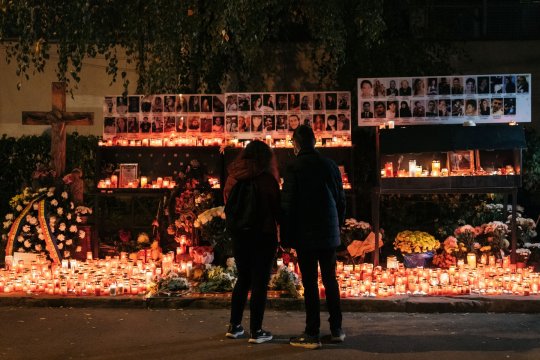 A plecat de la PRO TV, s-a făcut pompier și a fost primul om care a intrat în ”iadul” de la Colectiv: ”Scria «Mami» pe telefon în timp ce suna”