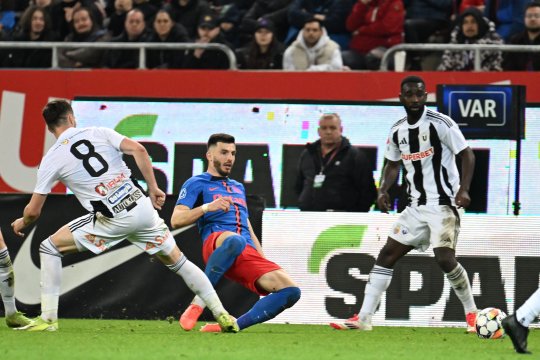 ”Sper să avem un robot arbitru!”. Dan Petrescu nu a stat pe gânduri după penalty-ul acordat în FCSB - U Cluj: ”CFR a fost cea mai dezavantajată echipă”