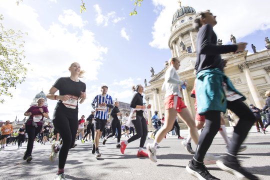 Atleți din mai multe țări, inclusiv România, au participat la un maraton în Coreea de Nord!