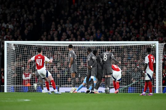 Real Madrid, ”îngenuncheată” de Declan Rice! Două execuții sublime din lovitură liberă ale internaționalului englez