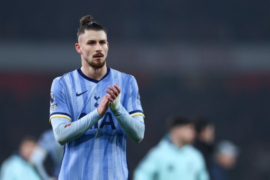 Real Madrid i-a scris lui Radu Drăgușin. Un alt fundaș a primit o scrisoare similară și s-a transferat pe Bernabeu