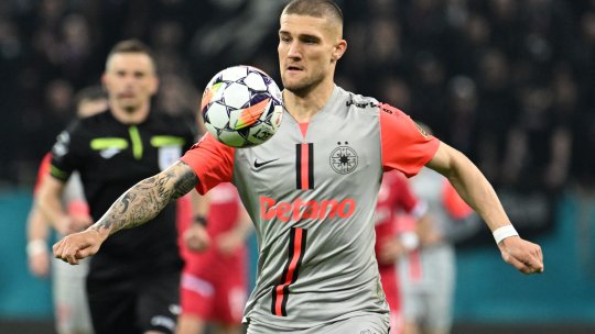 Daniel Bîrligea, așa cum nu l-ai mai văzut! Imagini cu atacantul de la FCSB în timp ce își ajuta bunica