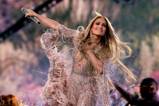 Gigi Becali, enervat că Arena Națională va fi ocupată de Jennifer Lopez! L-a avertizat deja pe Nicușor Dan: ”Să aibă grijă ce face”