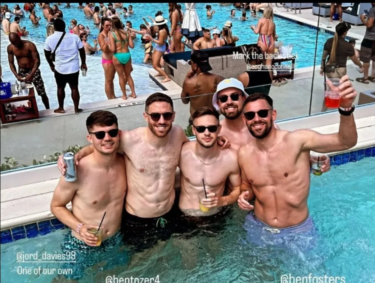 Jucătorii lui Wrexham s-au distrat la piscină în Las Vegas