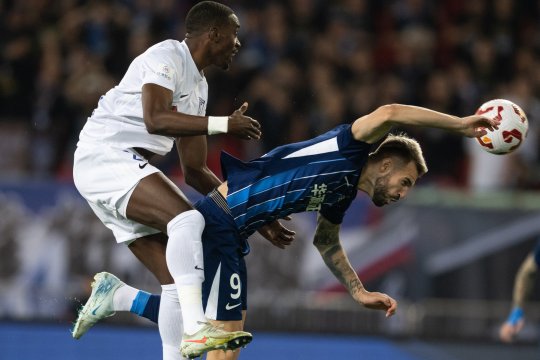 Ce fac stranierii români. Tudorie a marcat în China. Stanciu, assist pentru Damac