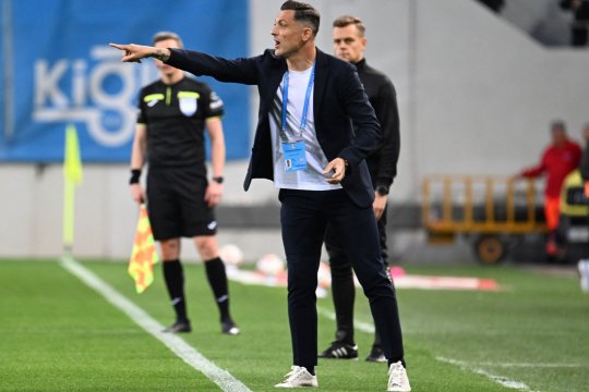 Mirel Rădoi, exasperat de arbitri: ”Mă leg cu un halat, ca la spitalul de nebuni”