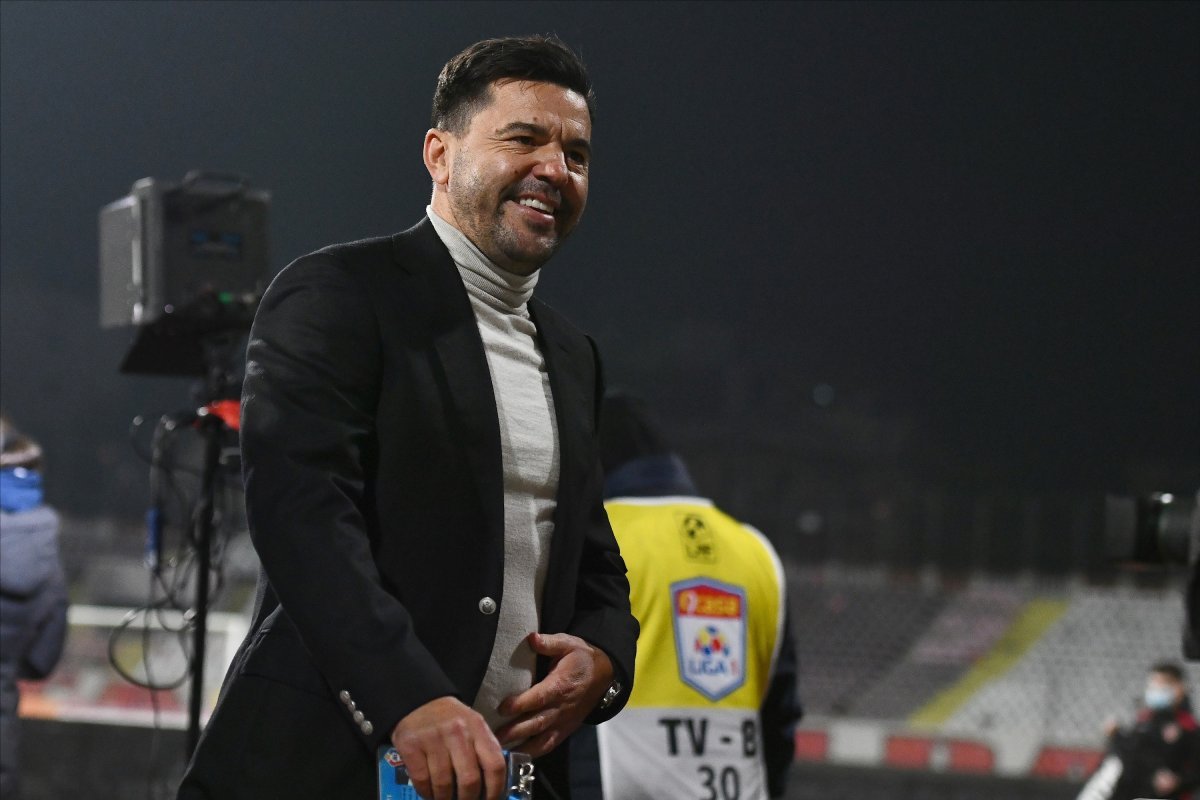 Cosmin Contra a bifat 13 victorii în 24 de meciuri pe banca naționalei