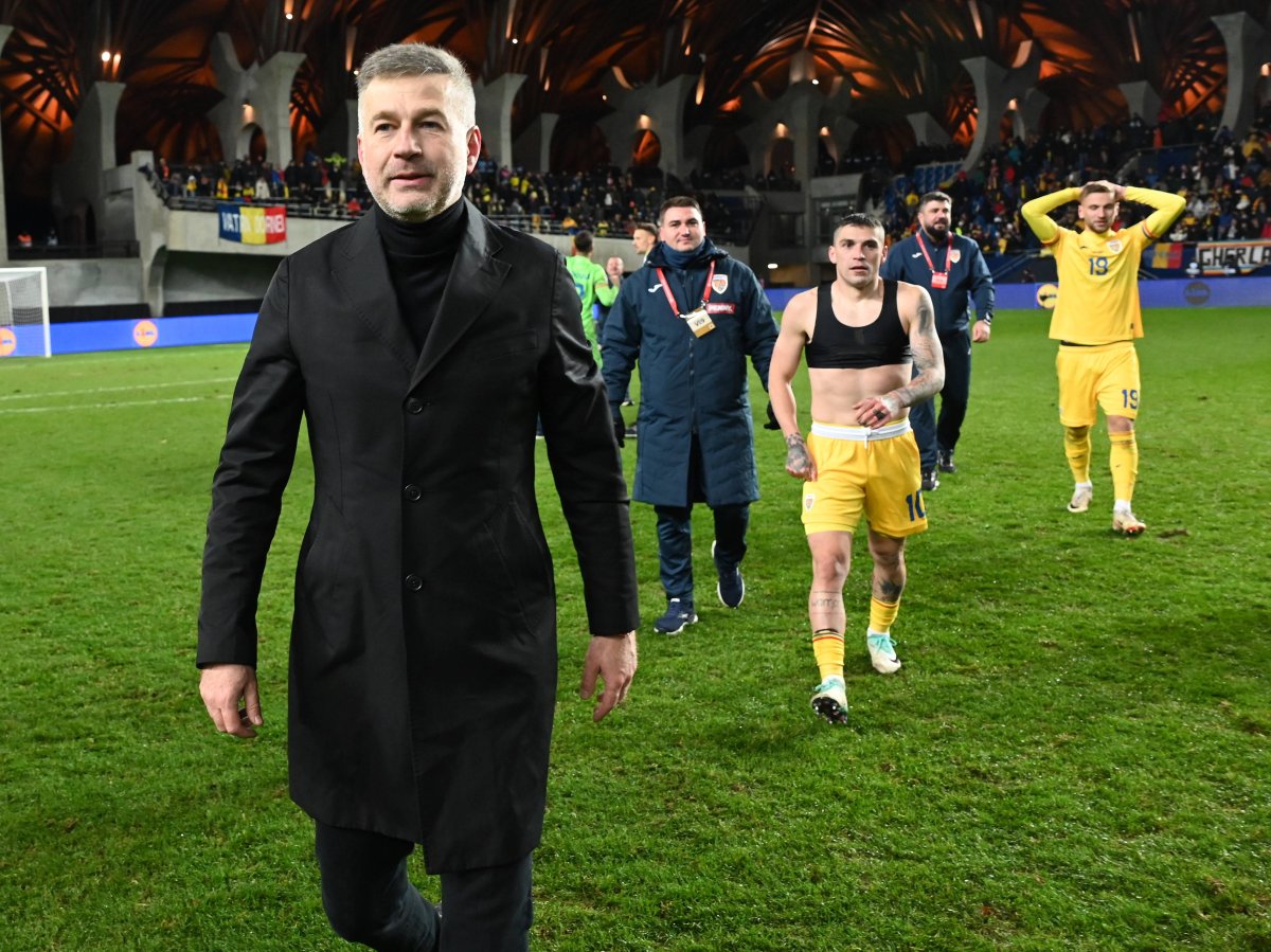 Edi Iordănescu, alături de jucătorii echipei naționale