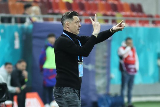 Fotbalistul dorit de Mirel Rădoi, cale liberă spre Universitatea Craiova! Echipa sa a retrogradat în liga secundă