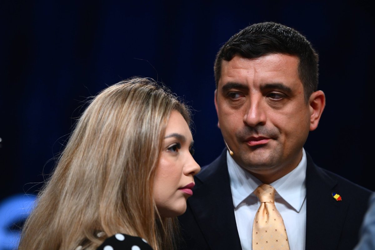 George Simion este considerat în continuare favorit la funcția de președinte al României, dar este în scădere