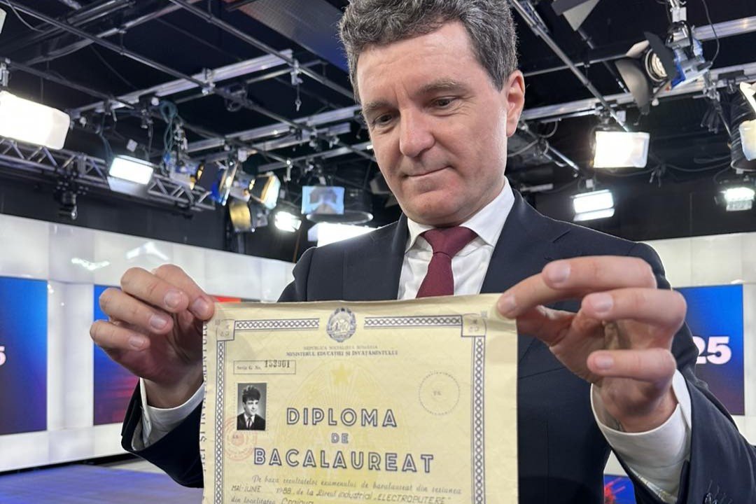 Nicușor Dan a fost deranjat de faptul că în spațiul virtual a circulat o variantă falsă a diplomei de BAC