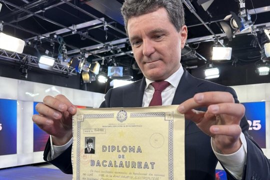 Nicușor Dan i-a dat peste nas lui Marcel Pușcaș. Cum arată, de fapt, diploma de BAC